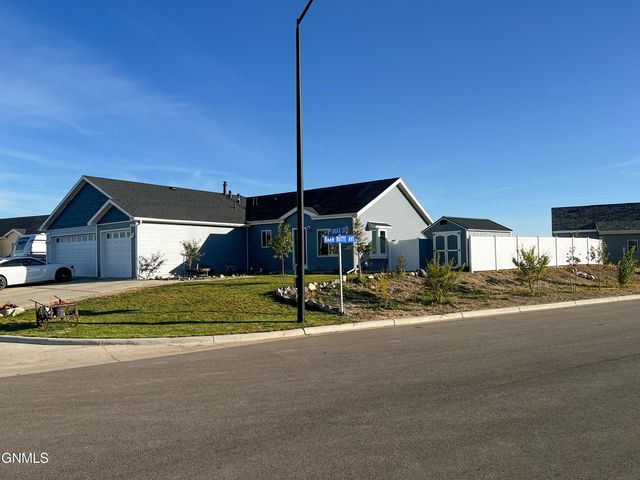 12370 Truax St, Epping, ND 58843