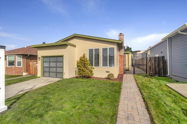 641 Forest Lake Dr, Pacifica, CA 94044