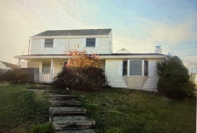 100 Constitution Cir, Clairton, PA 15025
