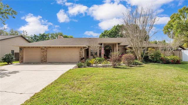 2830 Timber Knoll Dr, Valrico, FL 33596