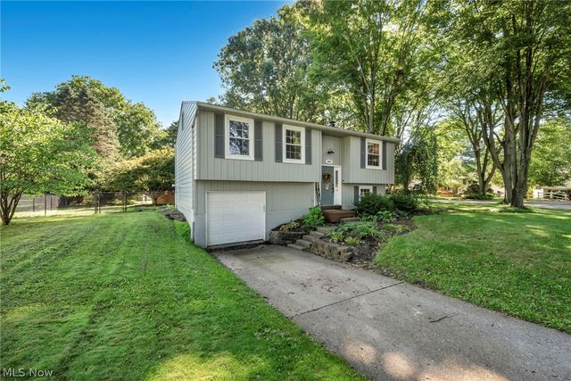1045 Deleone Dr, Kent, OH 44240