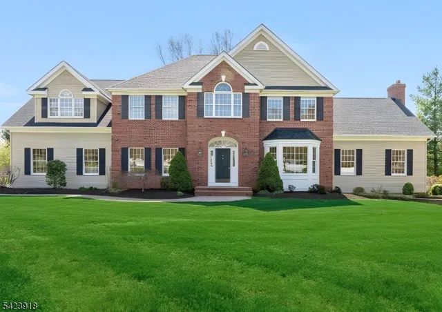36 Grove Farm Rd, Pittstown, NJ 08867