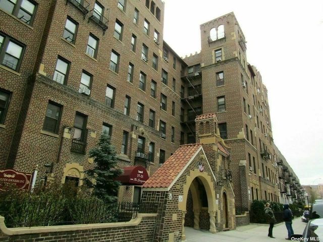 37-21 80th Street UNIT 5R, Queens, NY 11372