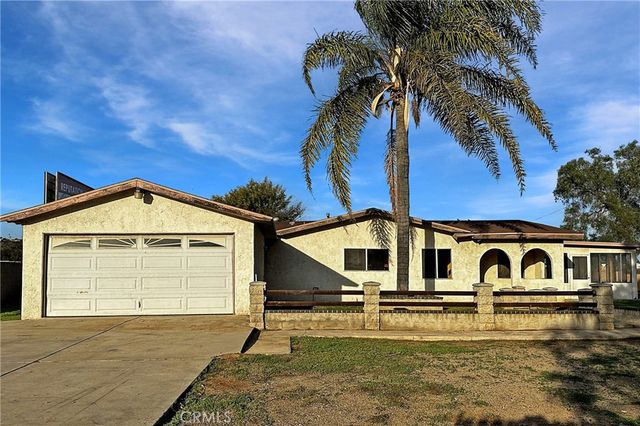 8457 Lakeview Ave, Riverside, CA 92509