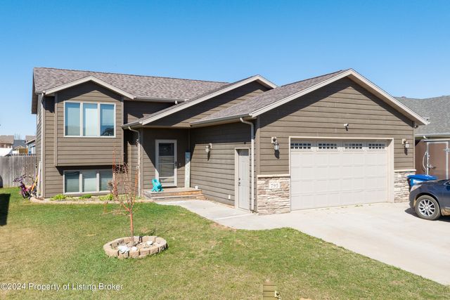 795 17th Ave E, Dickinson, ND 58601