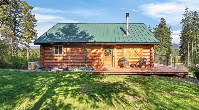 10203 E  Chinook Ln, Chattaroy, WA 99003
