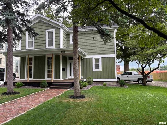 1635 Vermont St, Quincy, IL 62301
