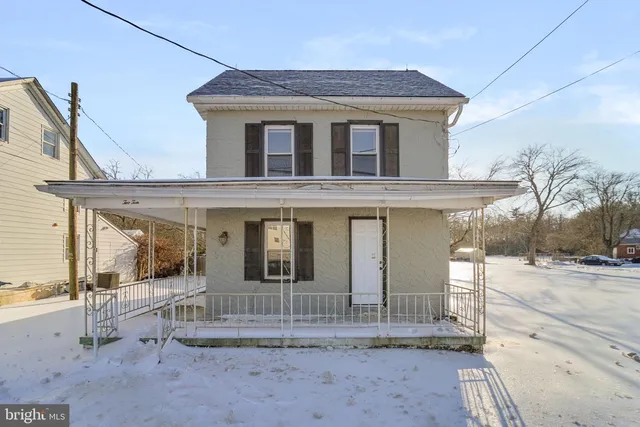 210 Chestnut St, Elmer, NJ 08318