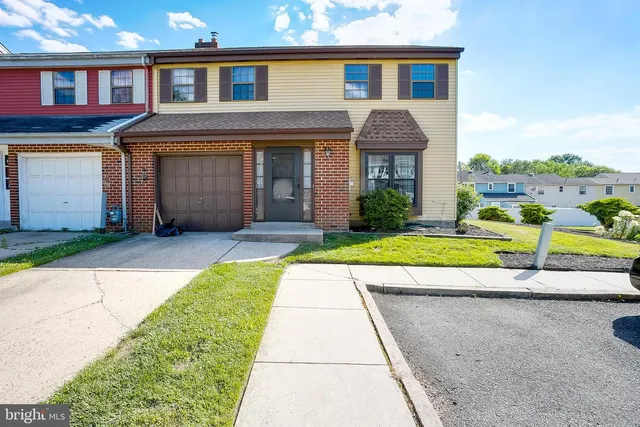201 Charing Way, Mount Laurel, NJ 08054