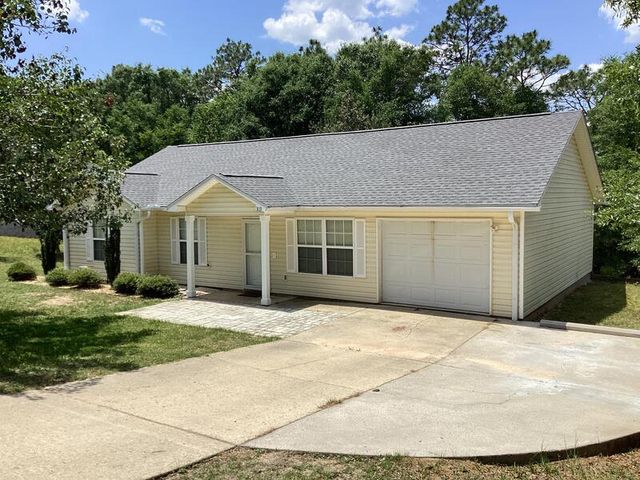 303 Lakeview Dr, Crestview, FL 32536