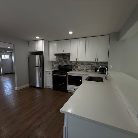 320 Norland Ave, Bridgeport, CT 06606