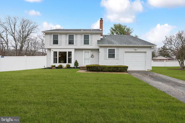 5 N  Lamp Post Ln, Somerdale, NJ 08083