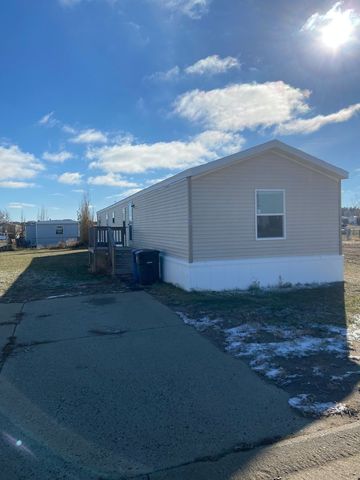 889 Cal Dr, Dickinson, ND 58601