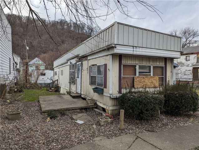 335 Broadway Ave, Wellsville, OH 43968