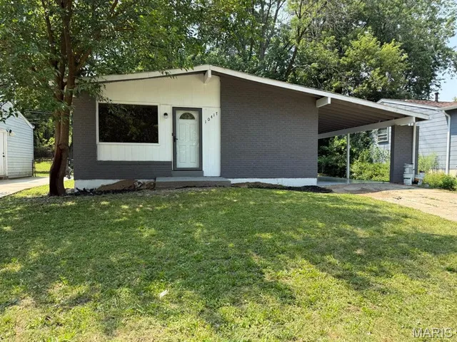 10417 Prince Dr, Saint Louis, MO 63136