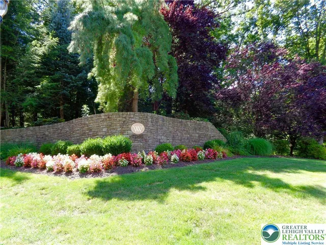 2120 Turnberry Ct, Center Valley, PA 18034