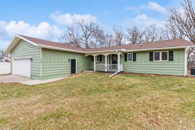 347 Country Club Dr, Fort Dodge, IA 50501