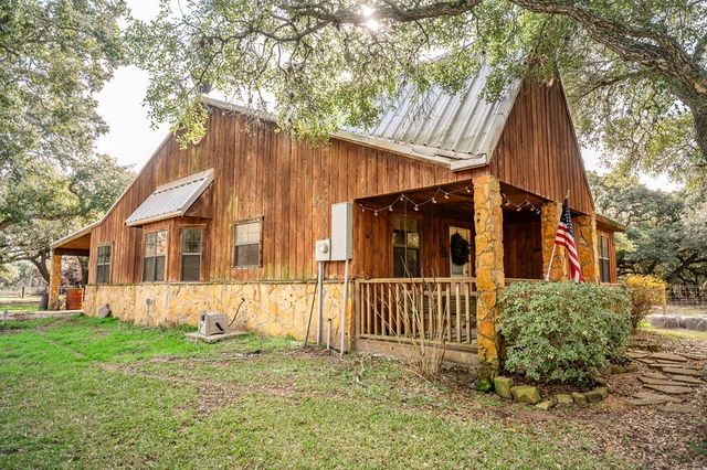 1230 County Road 462, Blessing, TX 77419