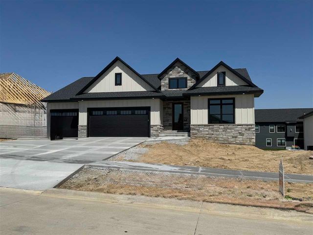 616 Rock Ridge Rd, Tiffin, IA 52340