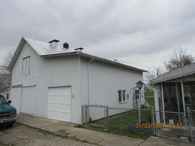 24 2nd St, Kingston, OH 45644