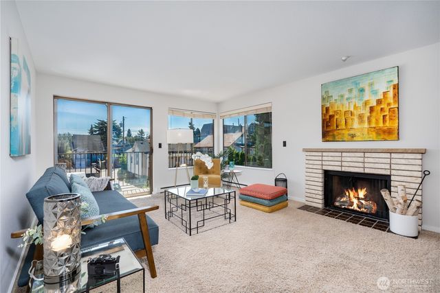 8015 Greenwood Avenue N #404, Seattle, WA 98103