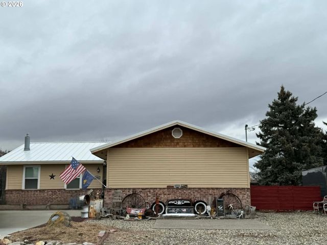 1060 D St, Baker City, OR 97814