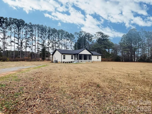 6205 Richburg Rd, Great Falls, SC 29055