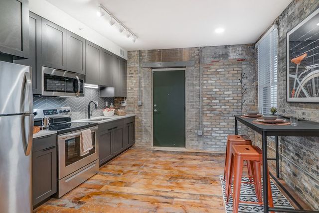 282 6th St E #213, Saint Paul, MN 55101