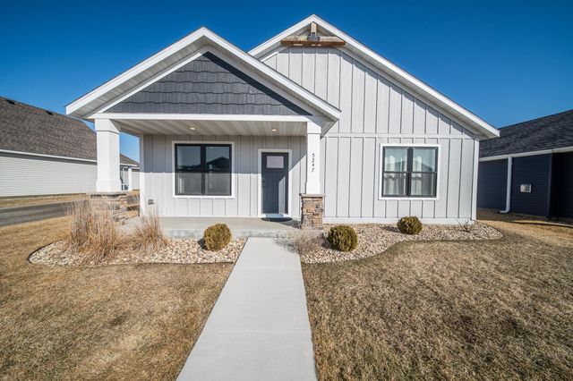 5247 Harvest Lake Dr NW, Rochester, MN 55901