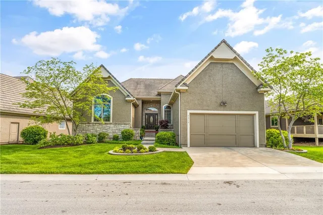 5313 W  124th Ter, Overland Park, KS 66209