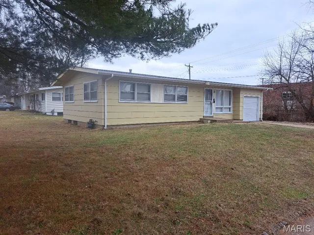 3100 Canfield Dr, Saint Louis, MO 63136