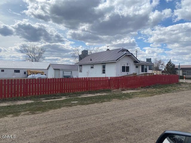 201 1st Ave N, Froid, MT 59226