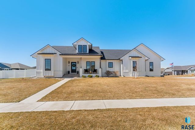 609 N  Willow Creek Ave, Sioux Falls, SD 57110