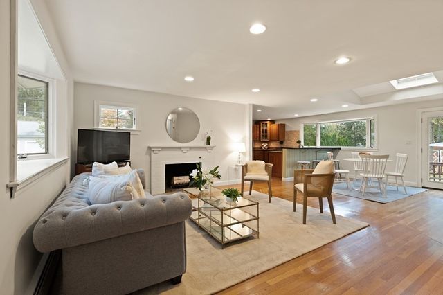 532 Elm St, Concord, MA 01742