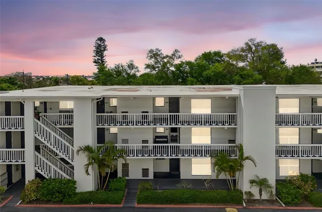 2944 W  Bay Dr #106, Belleair Bluffs, FL 33770