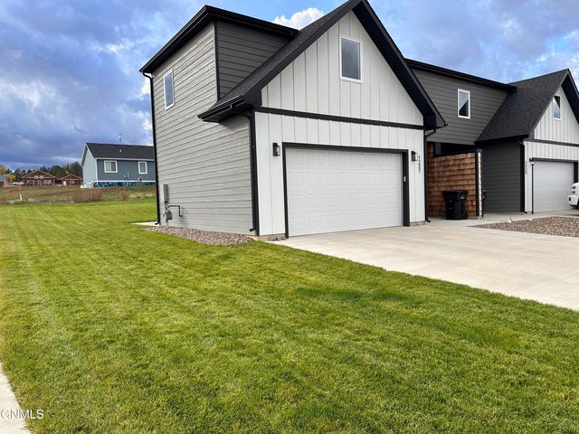 1237 9th St   SW, Watford City, ND 58854