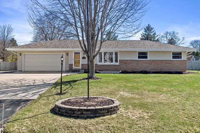 W152N5470 Beaver DRIVE, Menomonee Falls, WI 53051