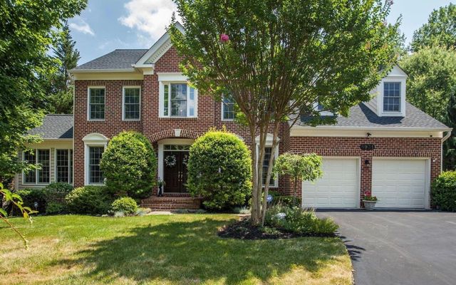 8931 Falls Farm Dr, Potomac, MD 20854