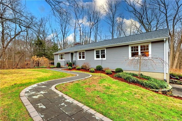 417 Barton Dr, Orange, CT 06477