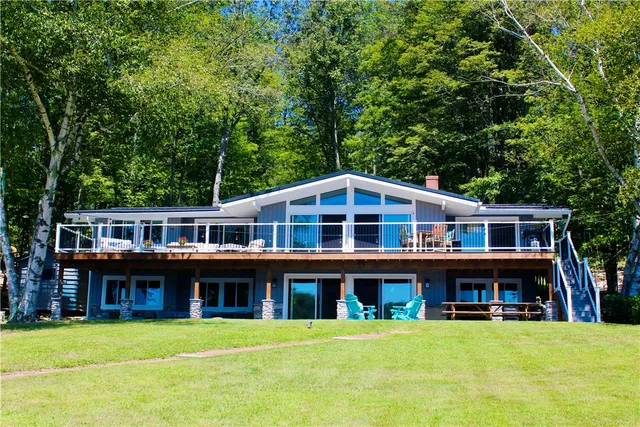 1435 Peninsula Dr, Central City, PA 15926