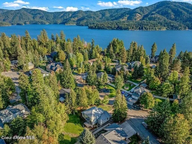 2753 E  Point Hayden Dr, Hayden Lake, ID 83835