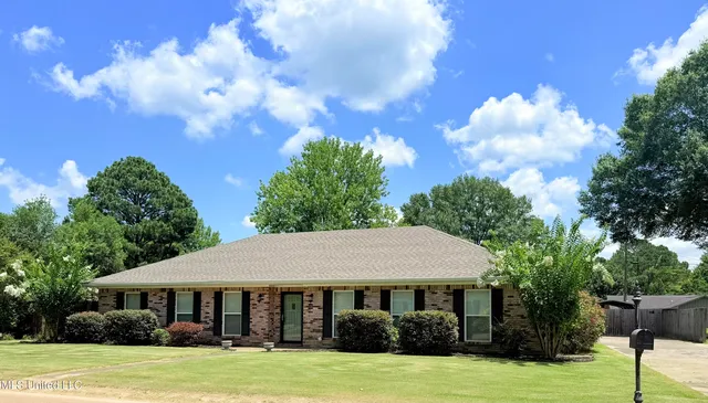 1188 Morrison Dr, Grenada, MS 38901