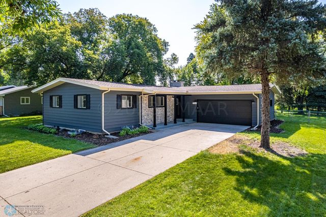 2408 W  Country Club Dr S, Fargo, ND 58103