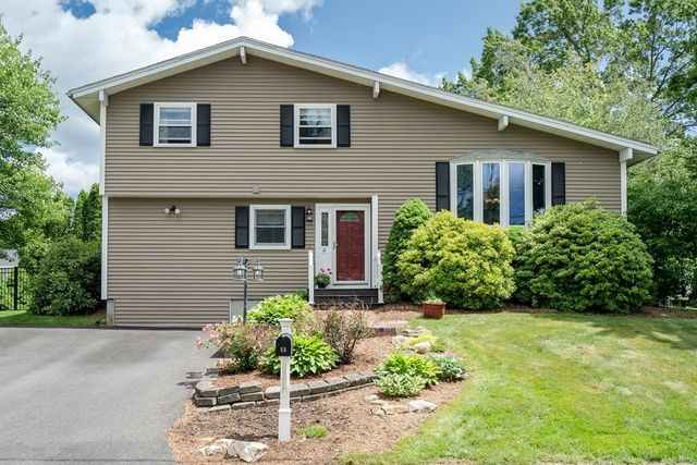 14 Simmons Dr, Milford, MA 01757