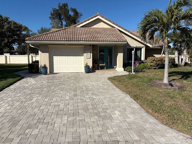 193 Inlets Blvd, Nokomis, FL 34275