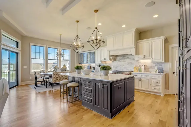 W289S5532 White Pine COURT, Waukesha, WI 53189