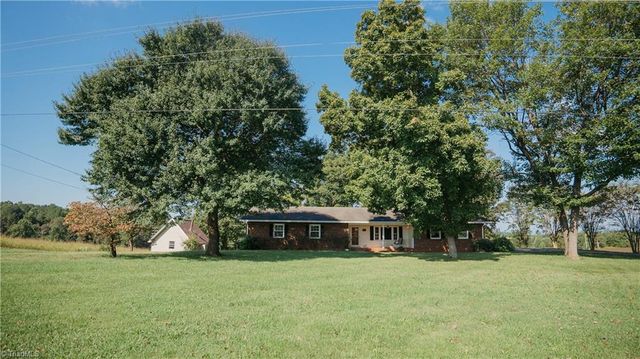 3613 Pendry Rd, Boonville, NC 27011