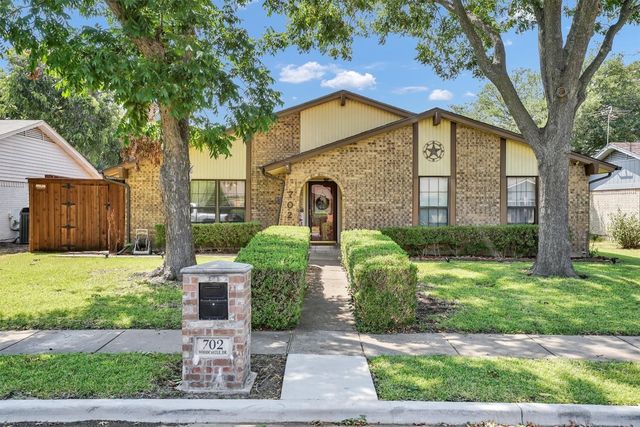 702 Woodcastle Dr, Garland, TX 75040