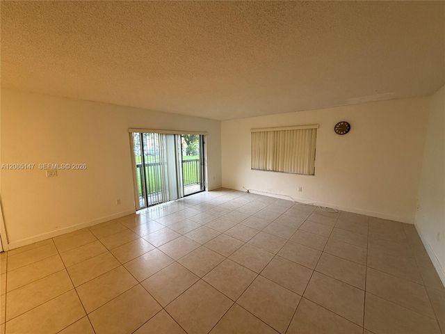 7995 SW 86th St #305, Miami, FL 33143