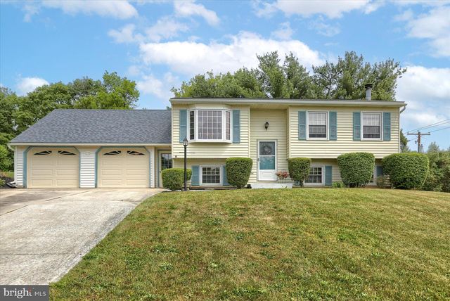 8198 Evelyn St, Hummelstown, PA 17036